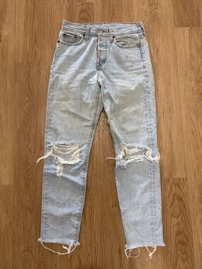 Levi's Wedgie Crop Distressed Jeans